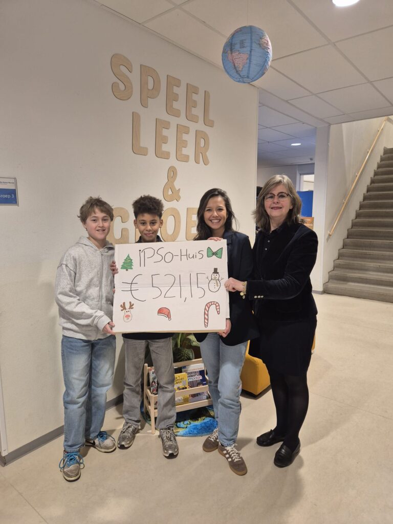 Cheque overhandiging